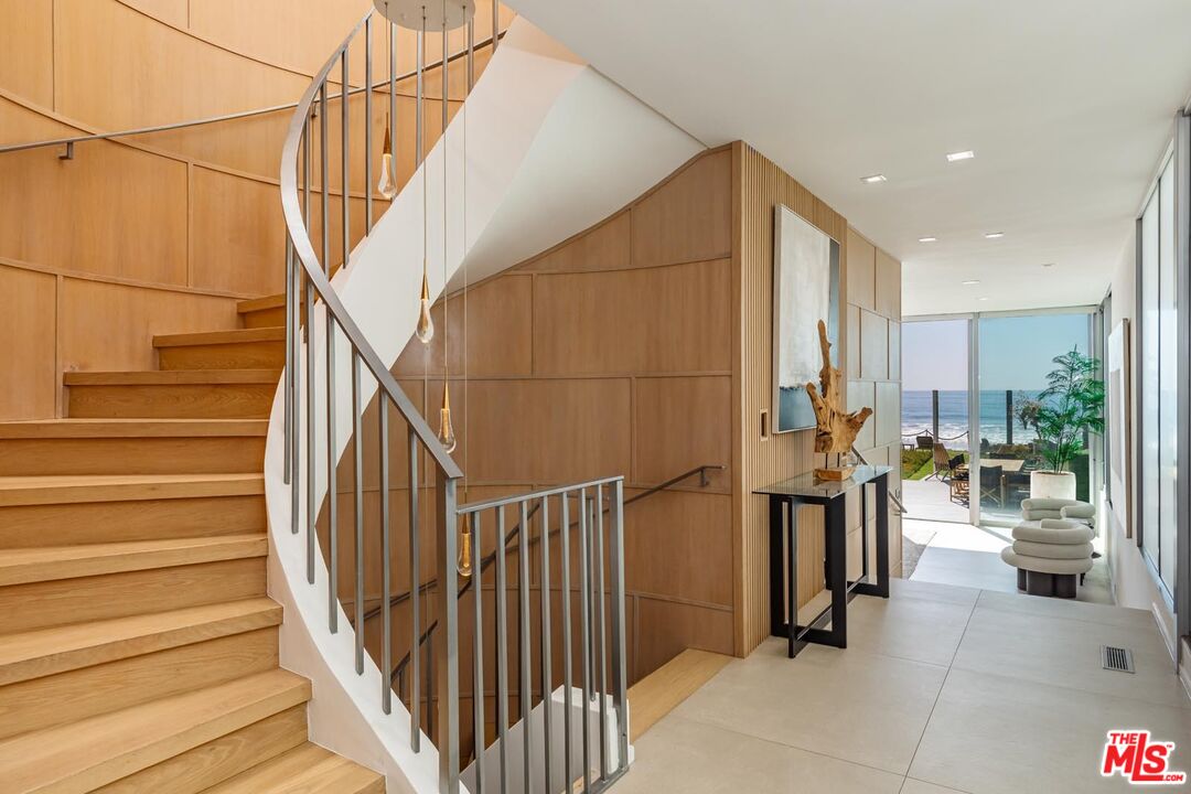 31220 Broad Beach Road Malibu, CA 90265 - Photo 3 of 33