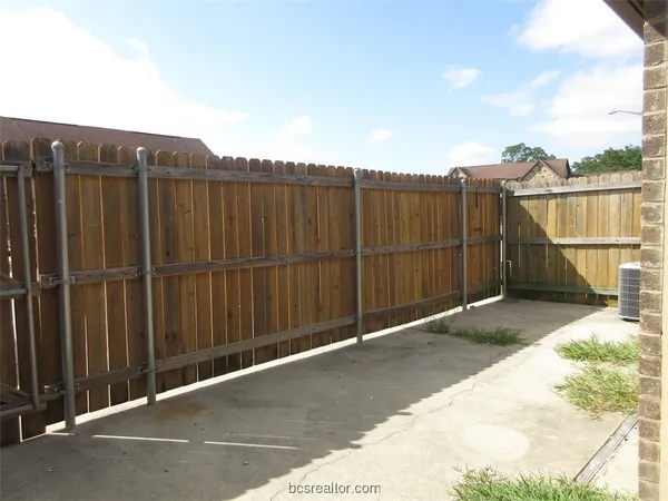 $1,950 | 2907 Old Ironsides Drive, College Station, TX 77845