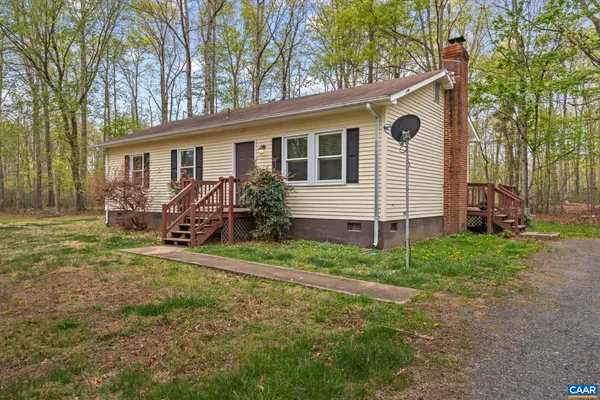 a view of a house with backyard