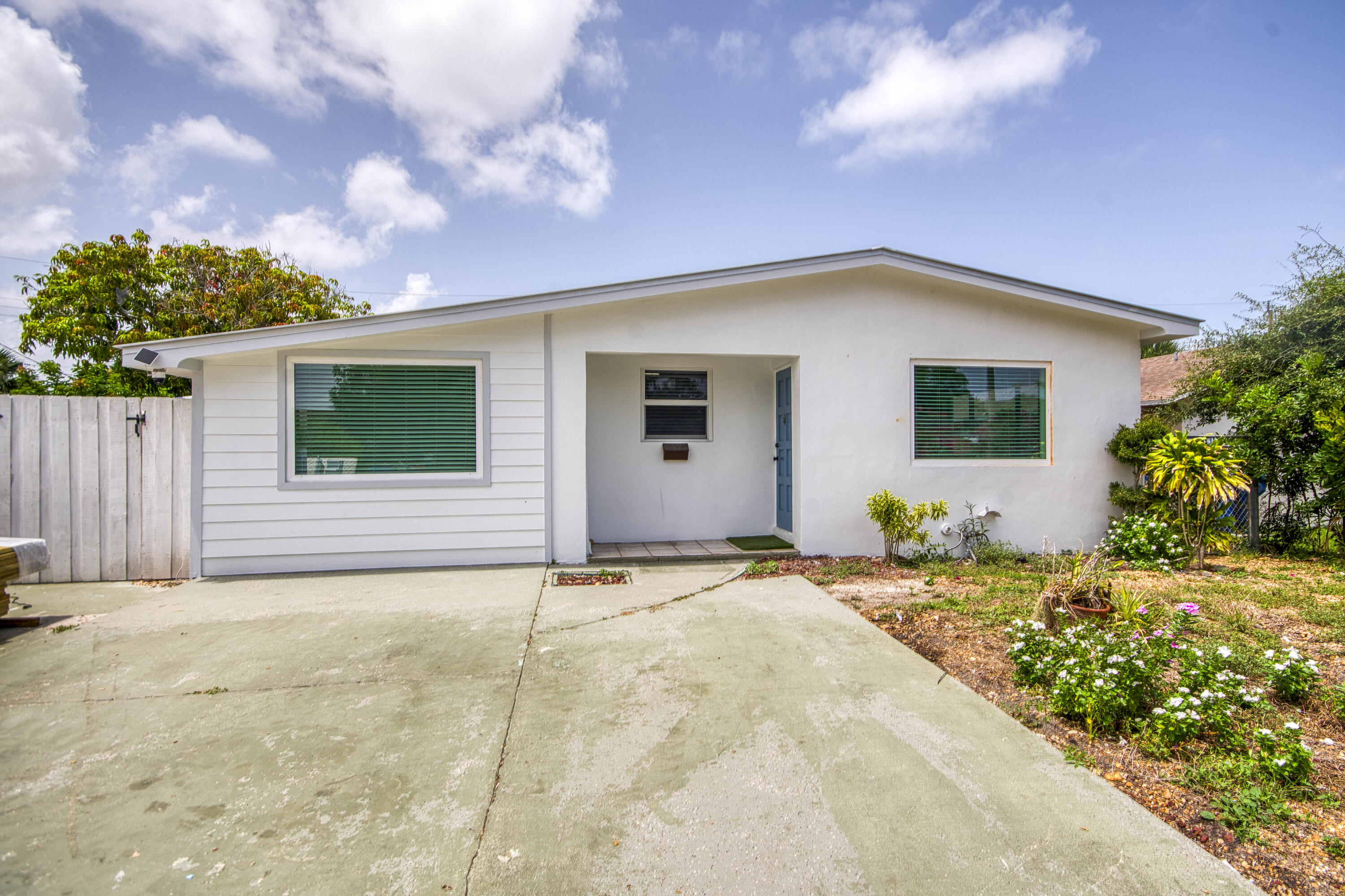 950 West 36th Street Riviera Beach, FL 33404 - Photo 1 of 18 _IMG5554_HDR