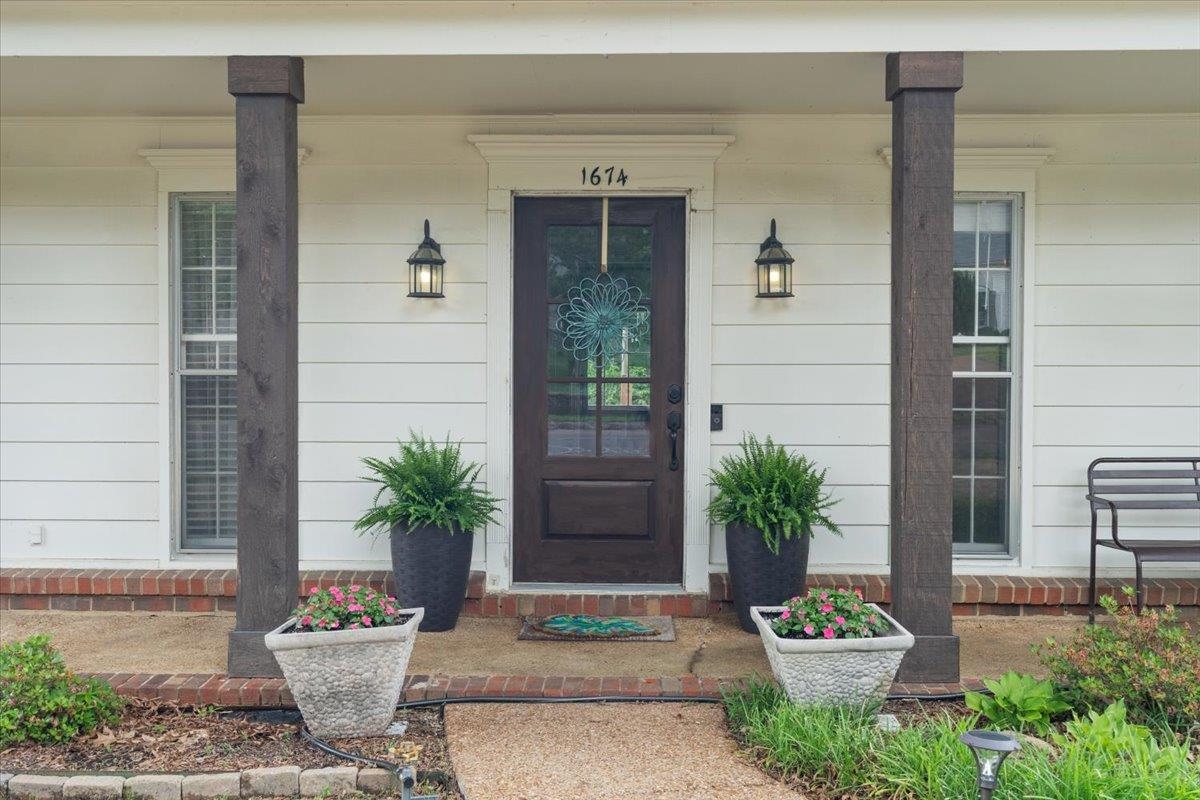 1674 Brierbrook Road Germantown, TN 38138 - Photo 2 of 30 Gallery Image 2