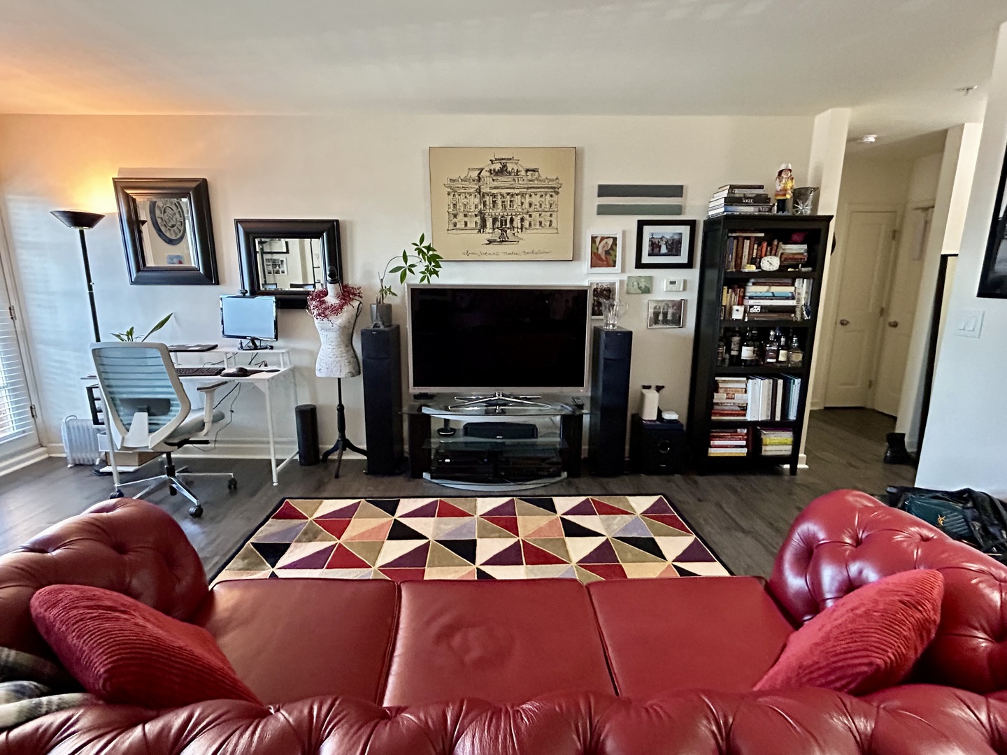 1849 Green Bay Road, Unit 2E Highland Park, IL 60035 - Photo 6 of 23 a living room with furniture and a flat screen tv