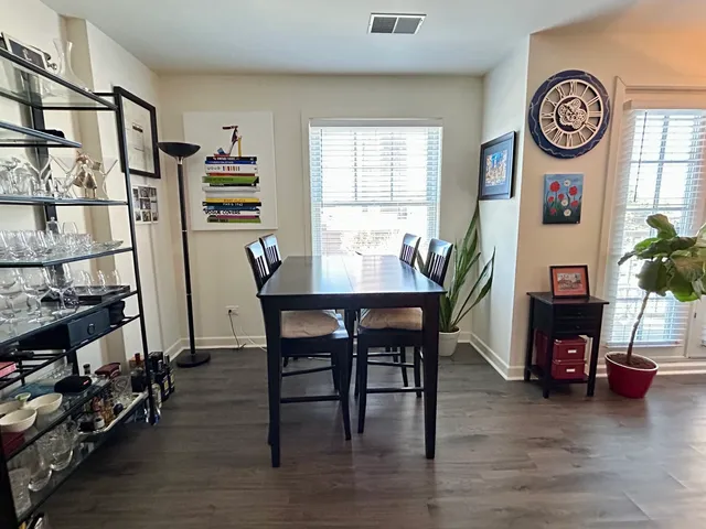 $2,350 | 1849 Green Bay Road, Unit 2E, Highland Park, IL 60035