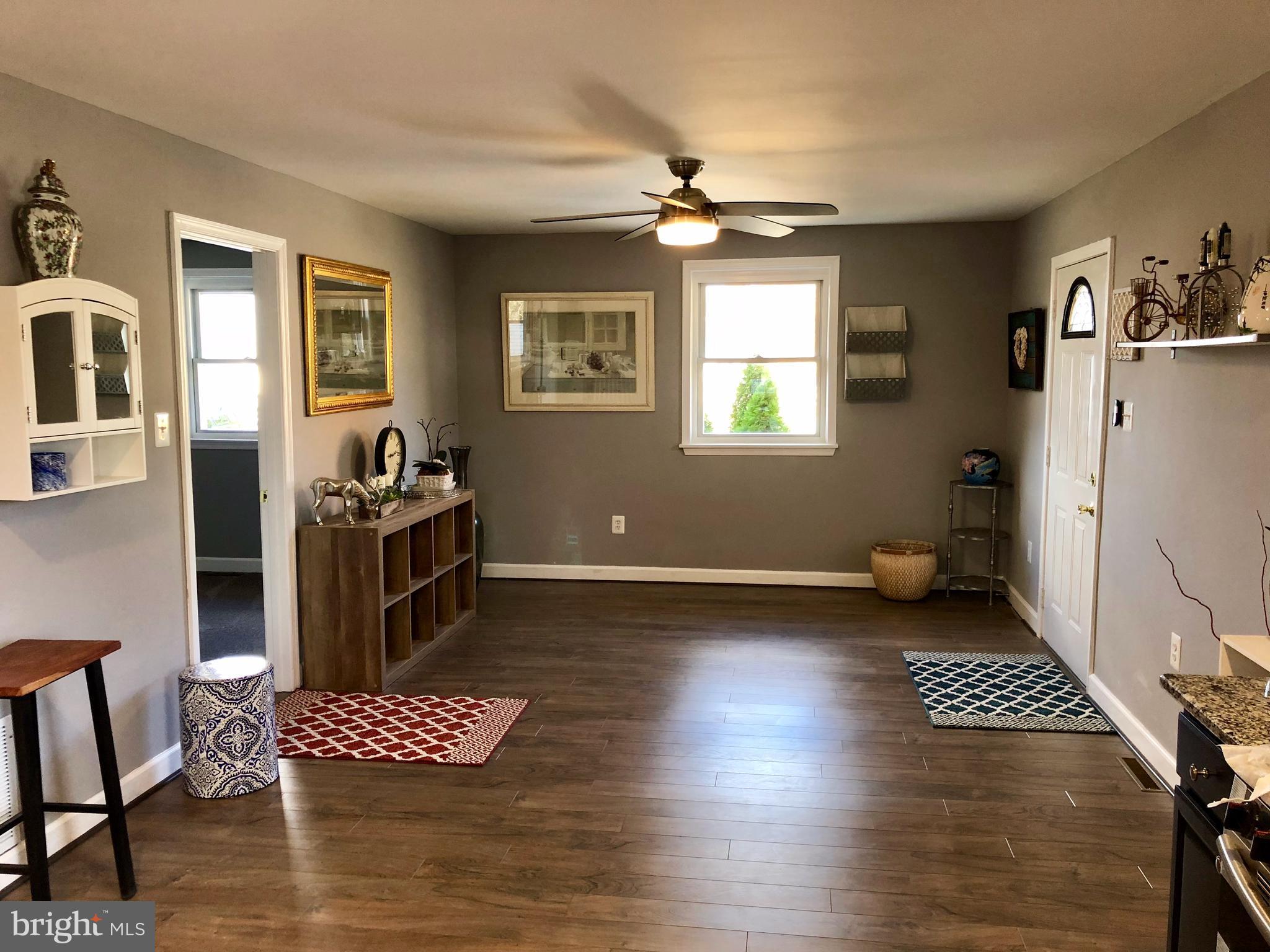 177 Dunlap Road Pasadena, MD 21122 - Photo 5 of 25 Living Room