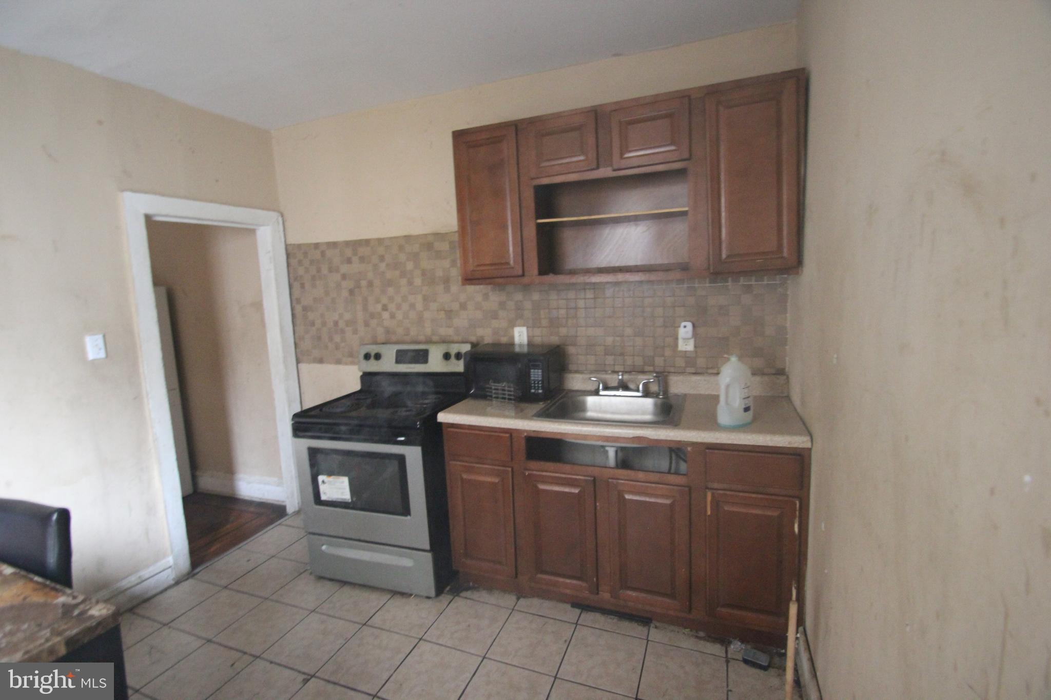 6517 Allman Street Philadelphia, PA 19142 - Photo 4 of 11