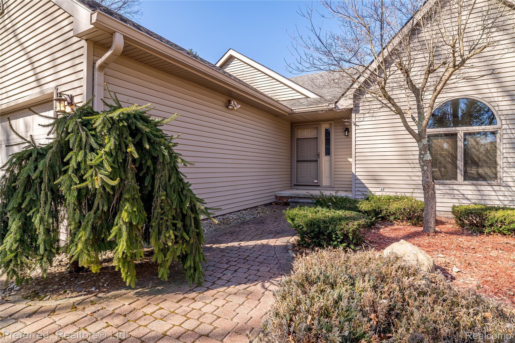 3864 Pleasant Valley Road Brighton, MI 48114 - Photo 3 of 45 3864 Pleasant Valley_Brighton-3.jpg