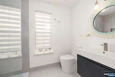 $579,900 | 100 Crown Court, Unit 482, Edgewater, NJ 07020