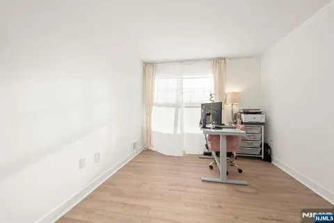 $579,900 | 100 Crown Court, Unit 482, Edgewater, NJ 07020