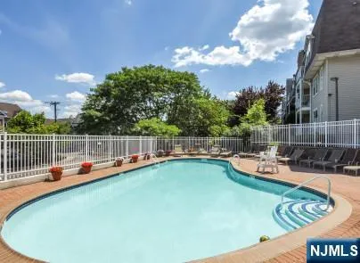 $579,900 | 100 Crown Court, Unit 482, Edgewater, NJ 07020
