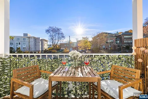 $579,900 | 100 Crown Court, Unit 482, Edgewater, NJ 07020