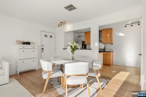 $579,900 | 100 Crown Court, Unit 482, Edgewater, NJ 07020