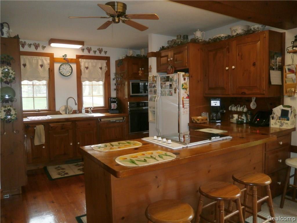 1450 West Bennington Road Owosso, MI 48867 - Photo 8 of 20 1450Bg.JPG