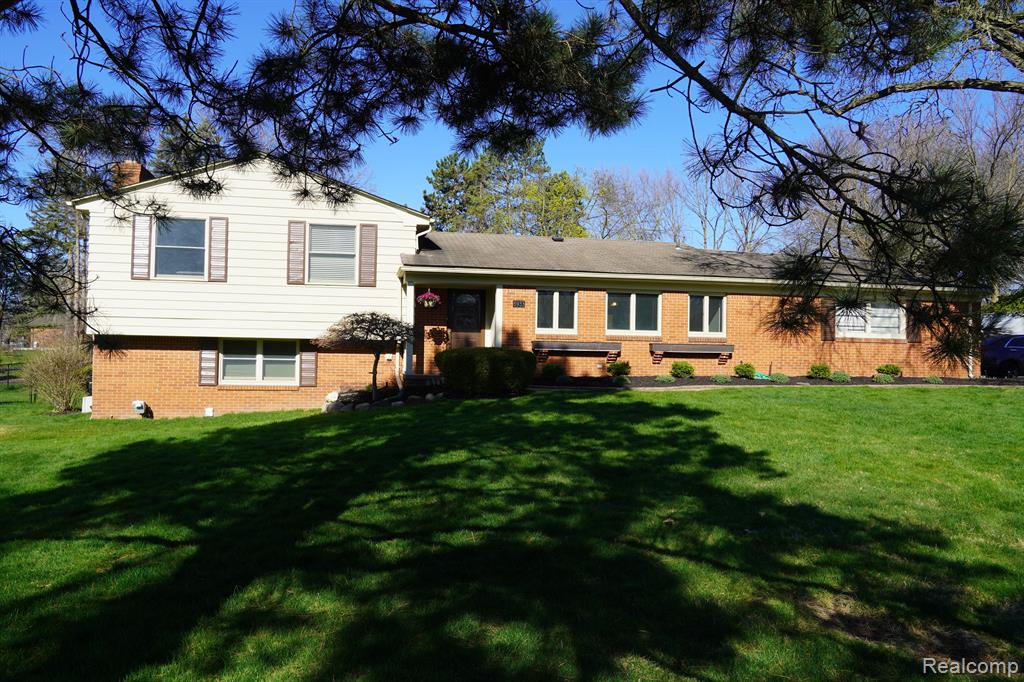 6933 Dublin Fair Road Troy, MI 48098 - Photo 2 of 34