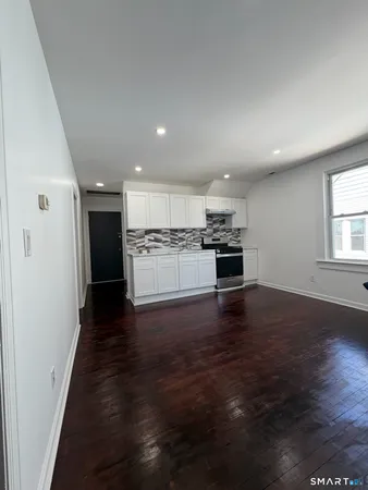 $2,300 | 144 Whittier Street, Unit 2, Bridgeport, CT 06605