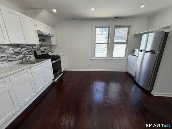 $2,300 | 144 Whittier Street, Unit 2, Bridgeport, CT 06605