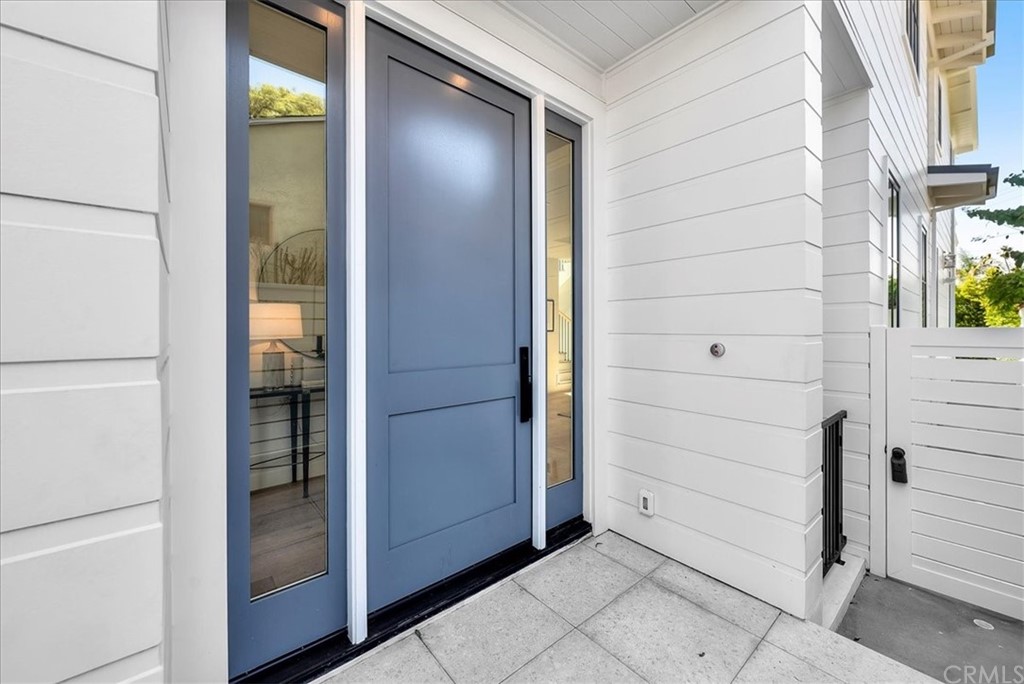 615 23rd Street Manhattan Beach, CA 90266 - Photo 3 of 36 a view of door
