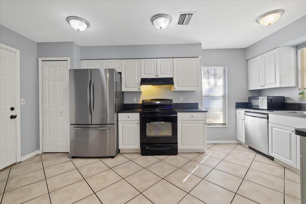 12575 Maleo Road Weeki Wachee, FL 34614 - Photo 8 of 28 Kitchen