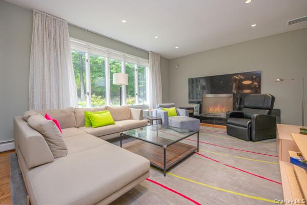 19 West Gate Road Suffern, NY 10901 - Photo 17 of 42 Mable Gas fireplace