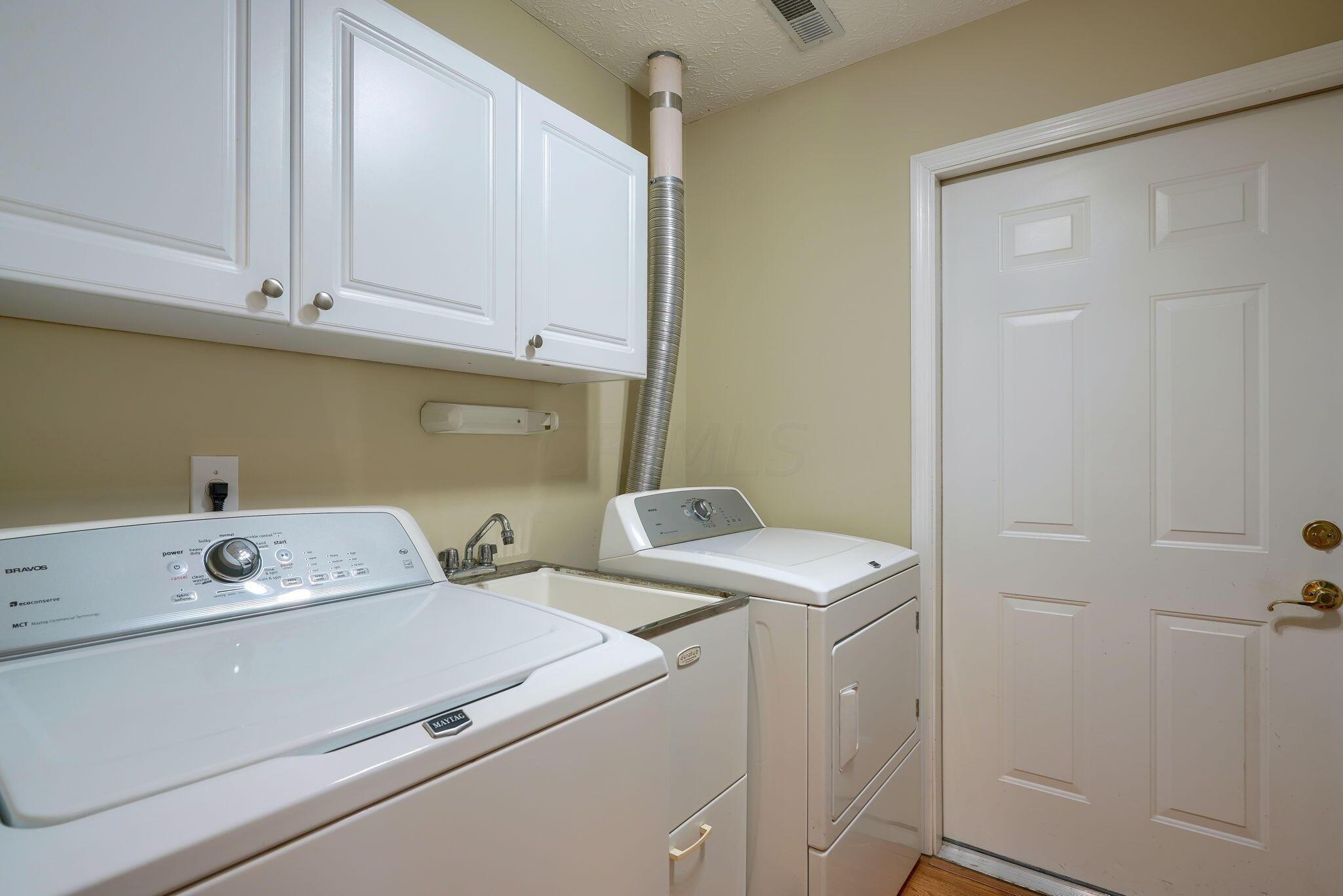 3725 Stoneway Point Powell, OH 43065 - Photo 26 of 54 First floor laundry between kitchen & garage.