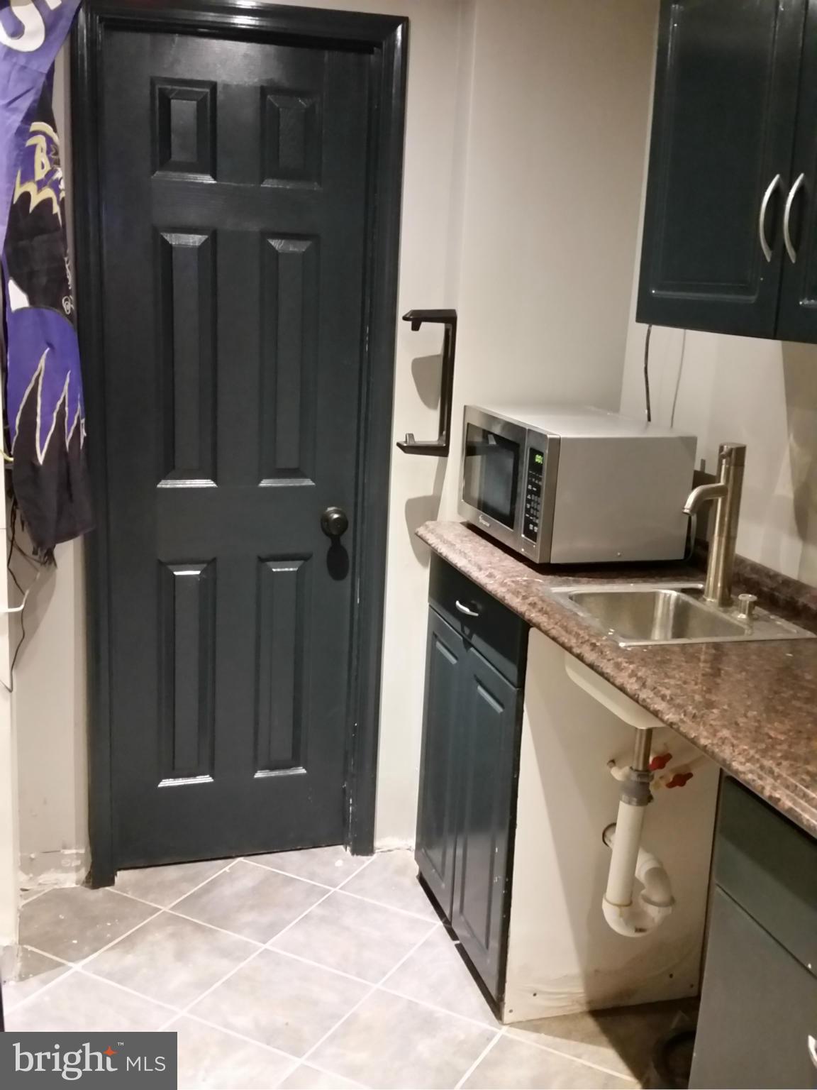 3626 Florida Road Baltimore, MD 21244 - Photo 22 of 26 Wet Bar