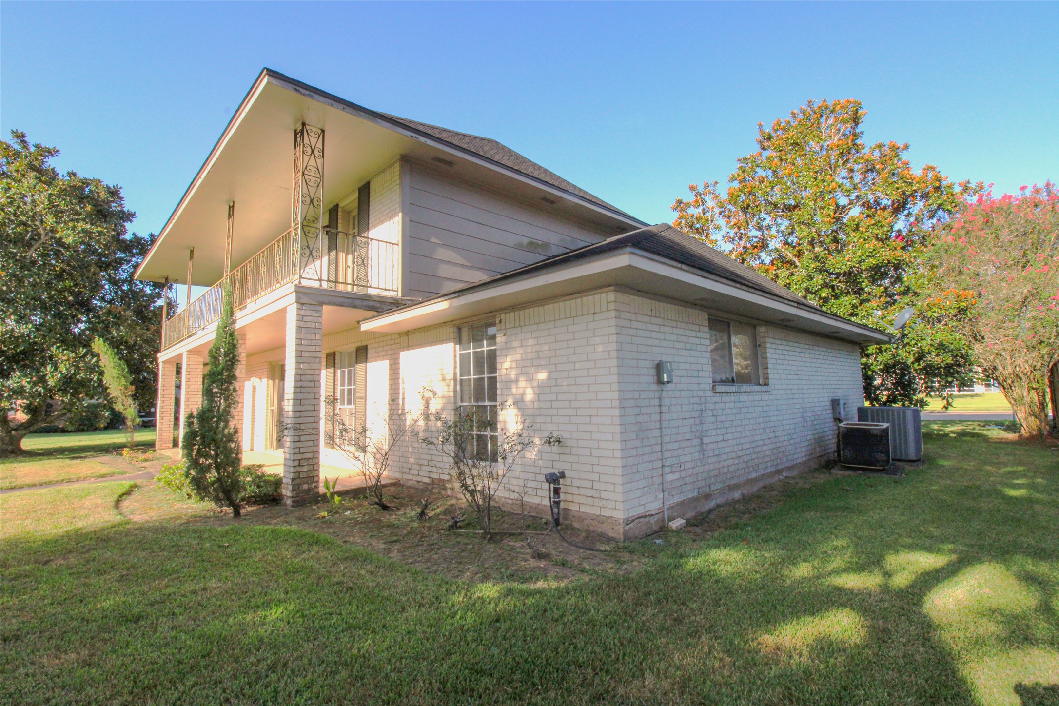 2 Elm Place Angleton, TX 77515 - Photo 2 of 33 Gallery Image 2