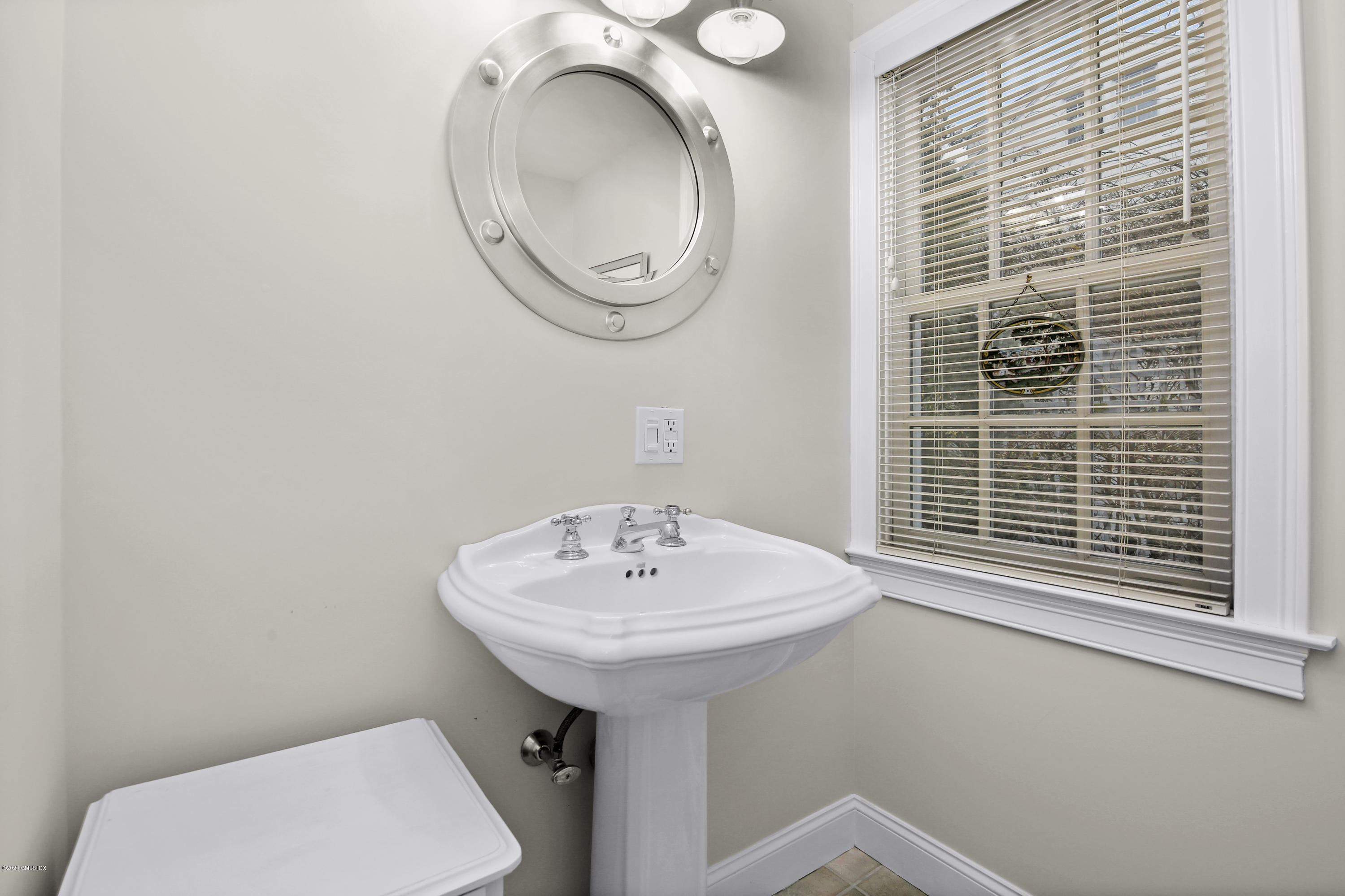 112 Shore Road Old Greenwich, CT 06870 - Photo 18 of 25 First FLoor Bath