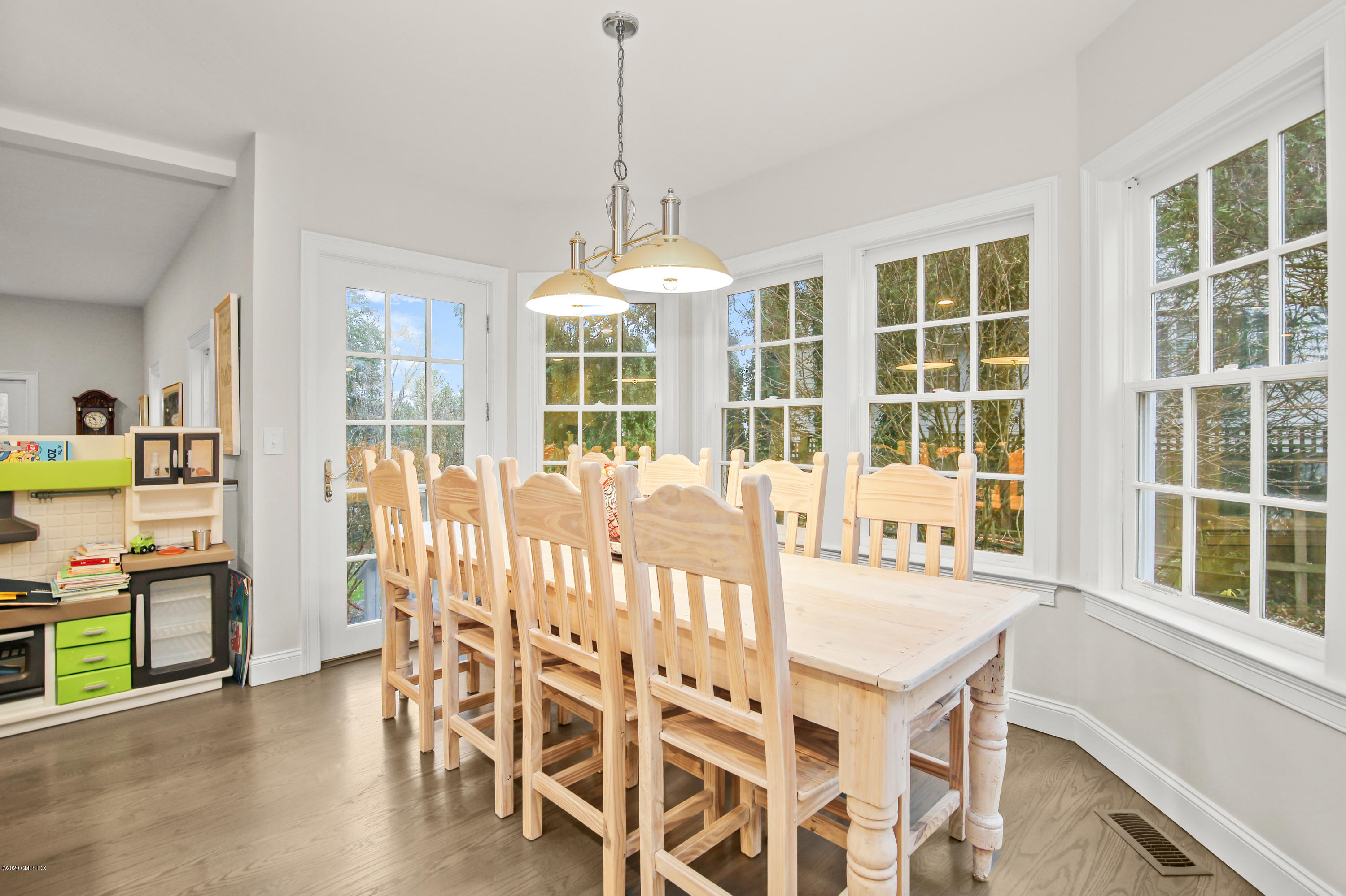 112 Shore Road Old Greenwich, CT 06870 - Photo 3 of 25 Kitchen Table