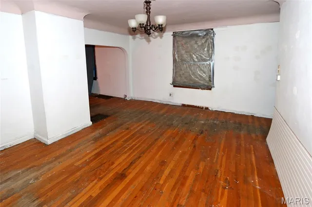 $37,900 | 5381 Bermuda Drive, Normandy, MO 63121