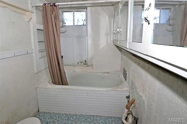 $37,900 | 5381 Bermuda Drive, Normandy, MO 63121