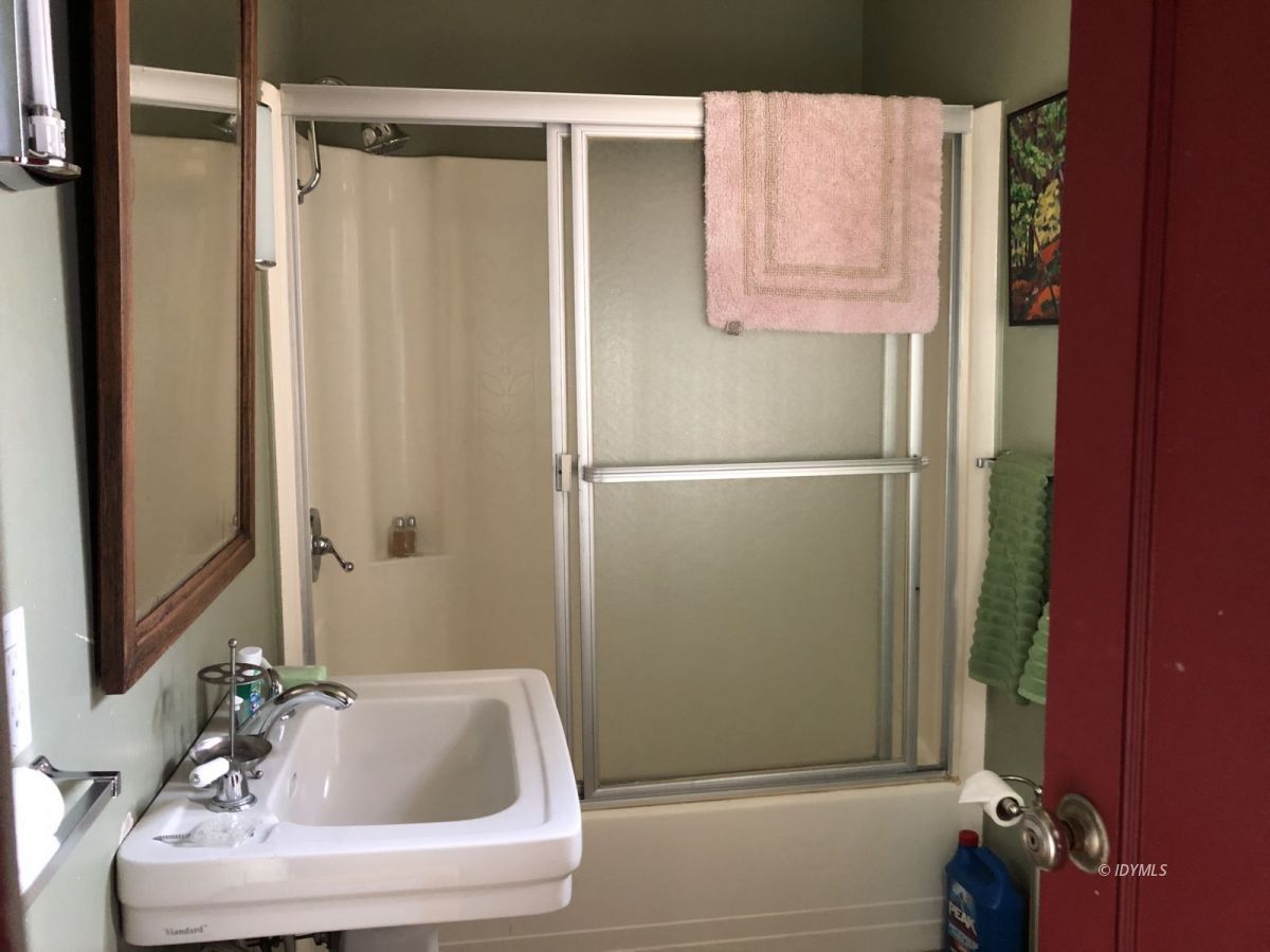 52572 Idyllmont Road Idyllwild, CA 92549 - Photo 10 of 13 a bathroom with a tub and shower