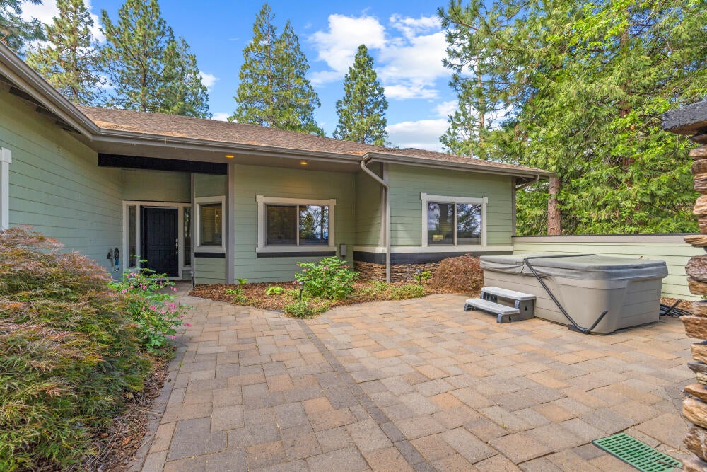 11660 Kestrel Road Klamath Falls, OR 97601 - Photo 3 of 58 Pavers, Flowers and Hot Tub!