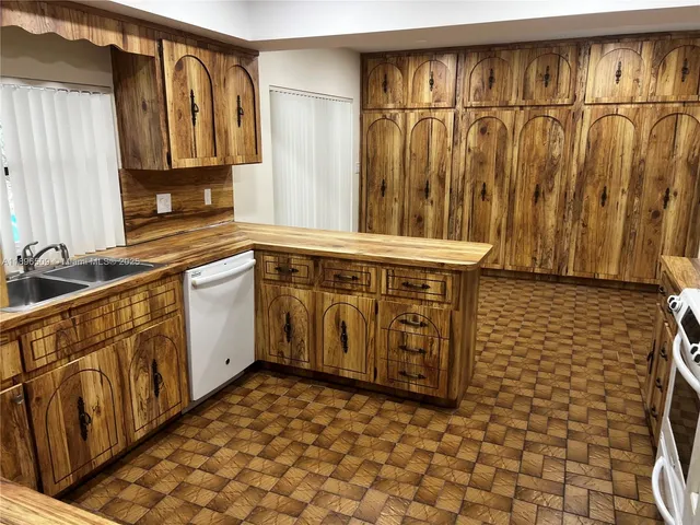 $6,000 | 7751 Southwest 131st Street, Pinecrest, FL 33156