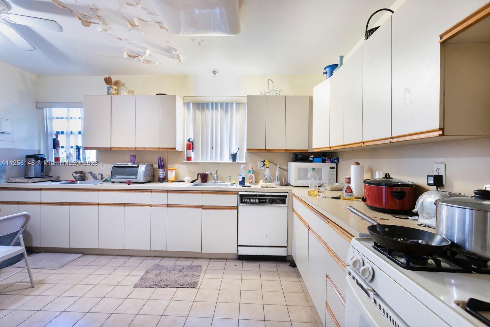 2075 North Bay Road Miami Beach, FL 33140 - Photo 4 of 9
