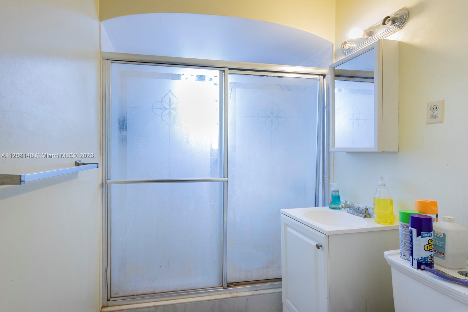 2075 North Bay Road Miami Beach, FL 33140 - Photo 5 of 9