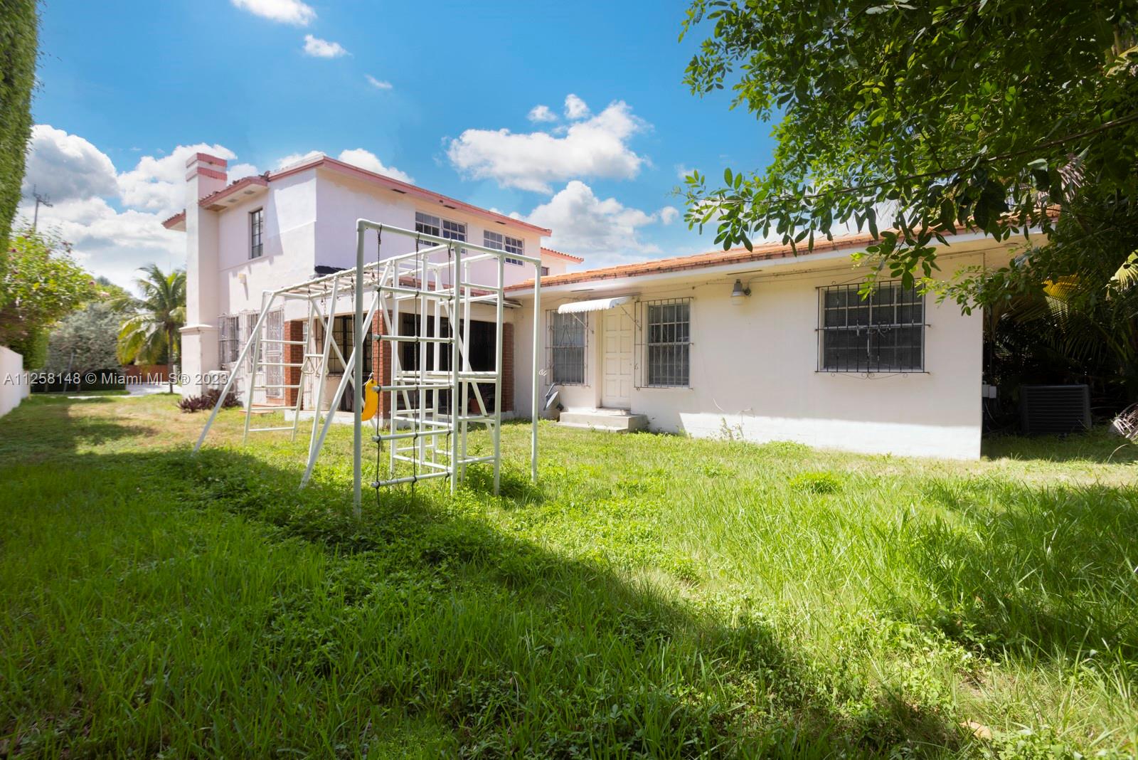 2075 North Bay Road Miami Beach, FL 33140 - Photo 7 of 9