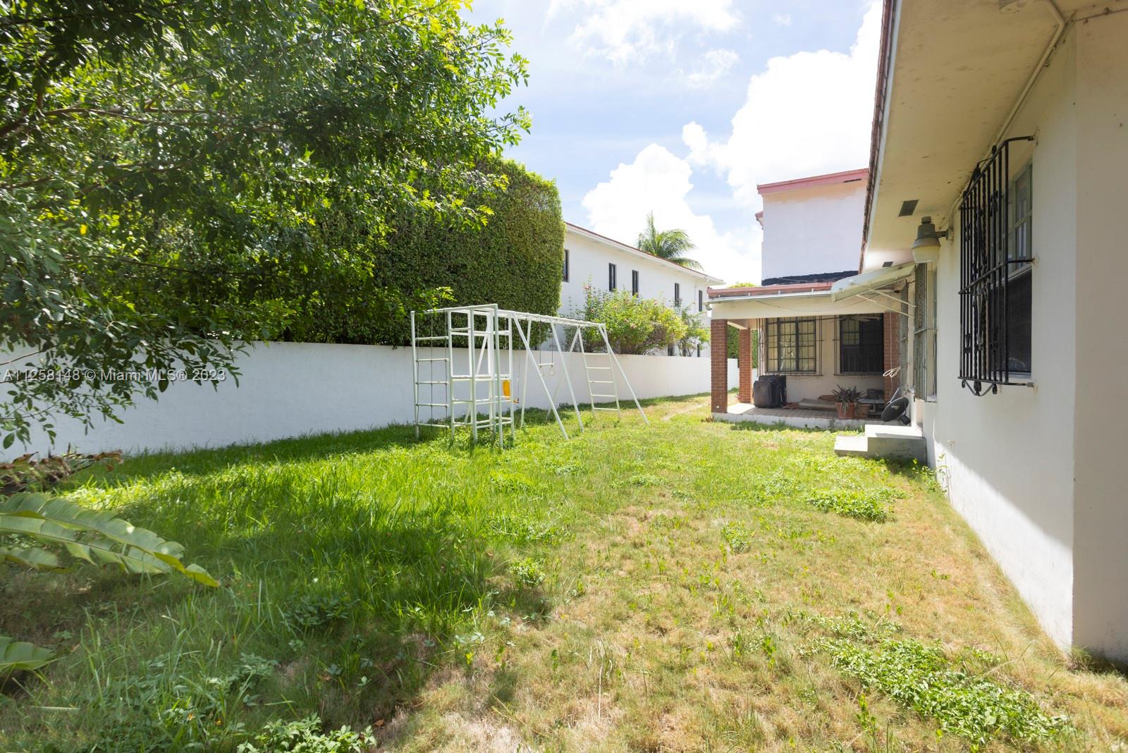 2075 North Bay Road Miami Beach, FL 33140 - Photo 8 of 9