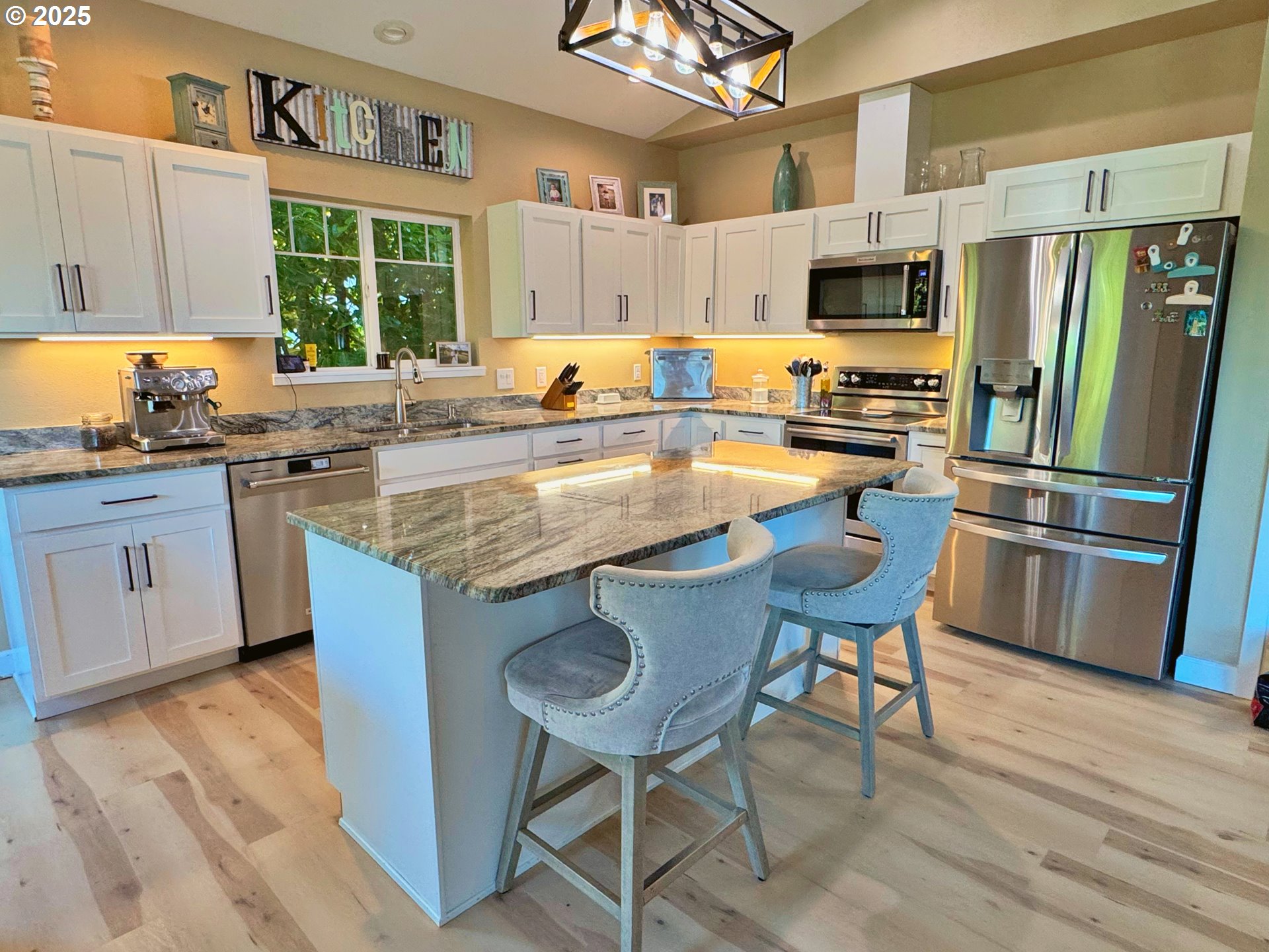 1118 South 11th Street Coos Bay, OR 97420 - Photo 13 of 46