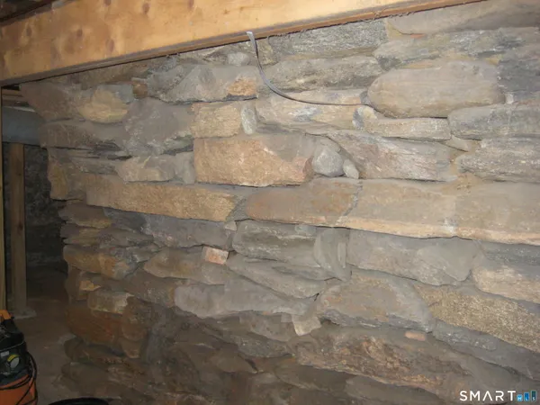 $250,000 | 8 Vergason Avenue, Norwich, CT 06360