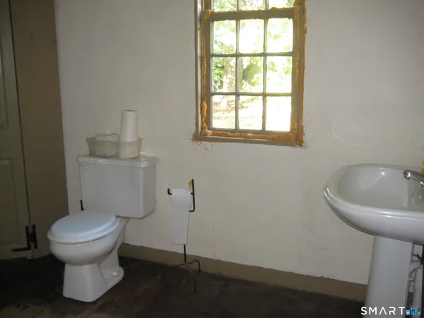 $250,000 | 8 Vergason Avenue, Norwich, CT 06360