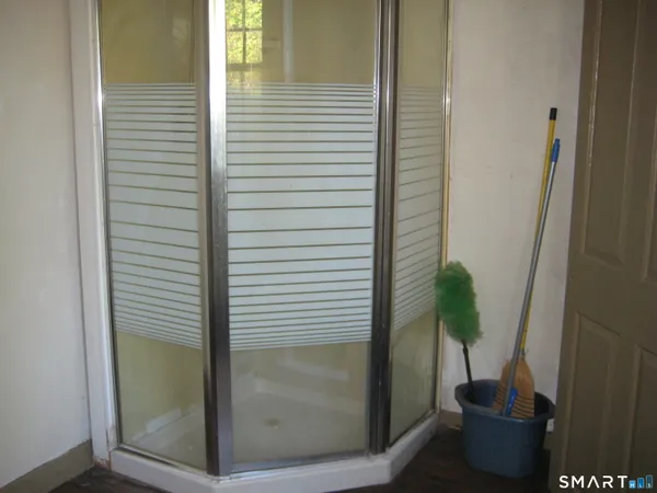 $250,000 | 8 Vergason Avenue, Norwich, CT 06360