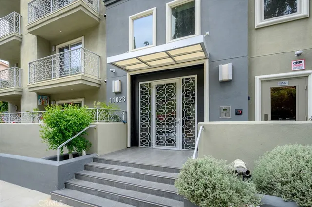a view of a house with outdoor space