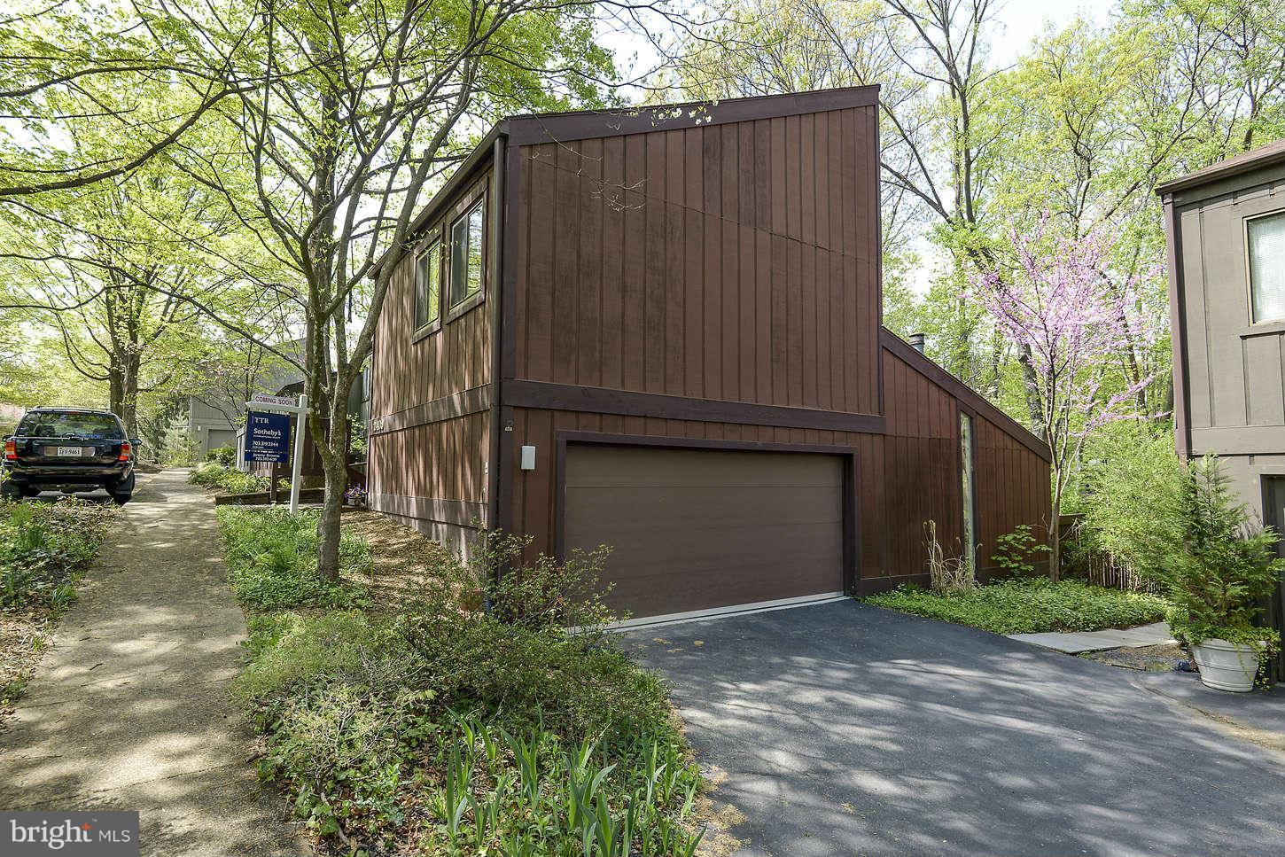 2409 Glade Bank Way Reston, VA 20191 - Photo 4 of 30 Exterior (General)