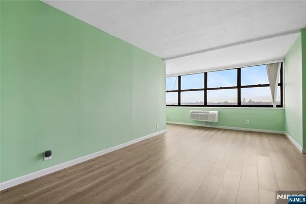 $465,000 | 7004 Boulevard East, Unit 28C, Guttenberg, NJ 07093
