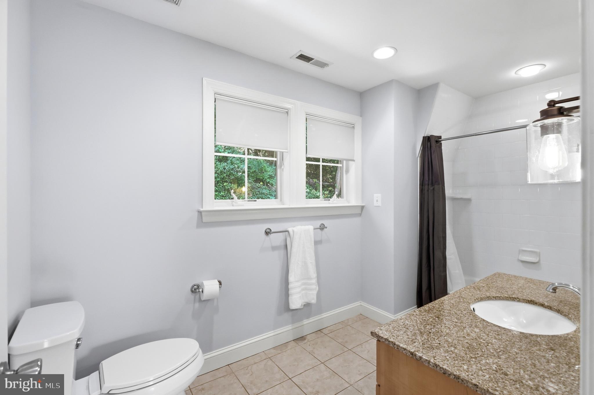 1724 Robinhood Road Annapolis, MD 21401 - Photo 33 of 73 Upper floor Hallway full bath