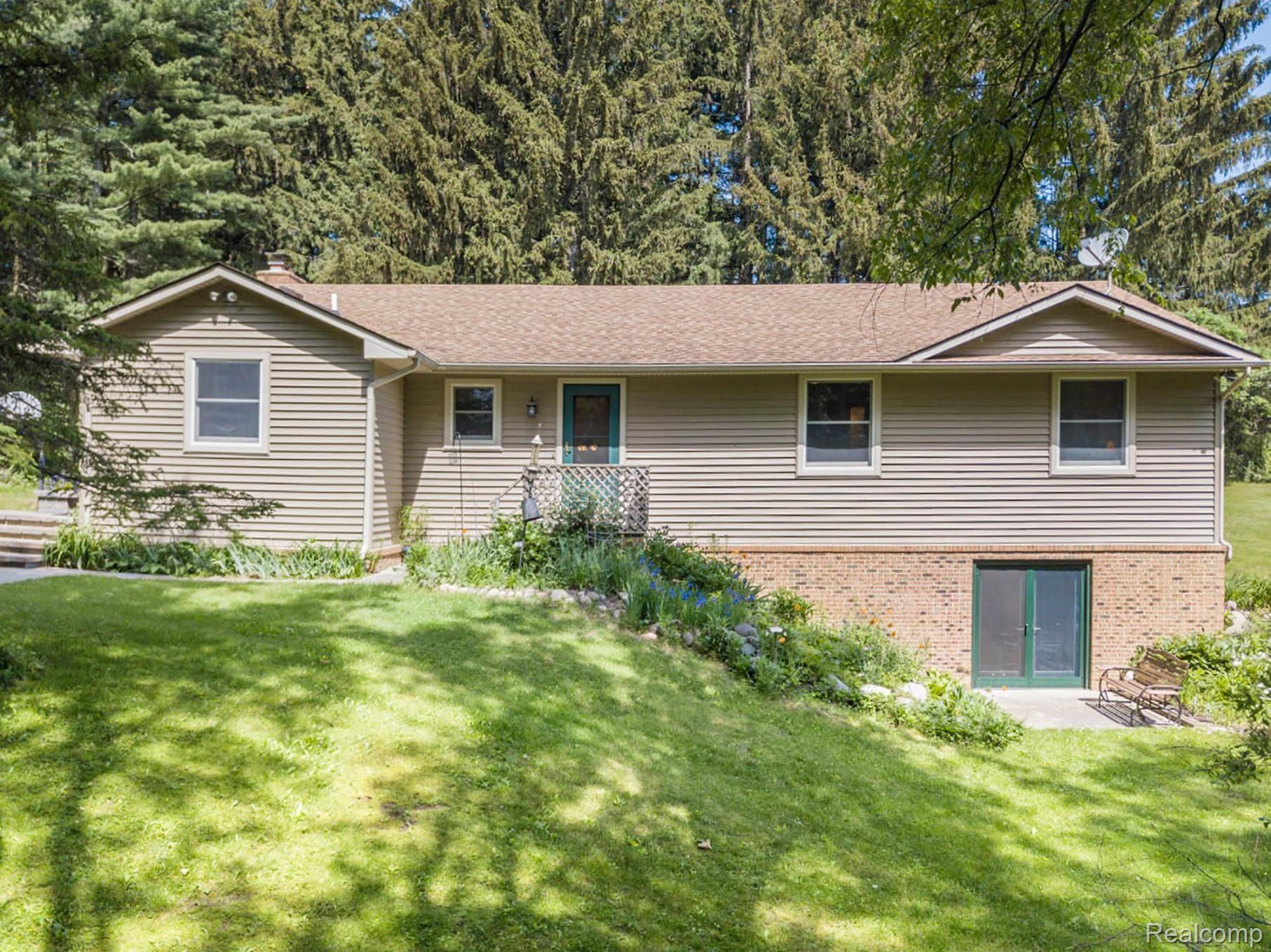 13171 Dunham Road Hartland, MI 48353 - Photo 1 of 61 13171 Dunham; Hartland, MI