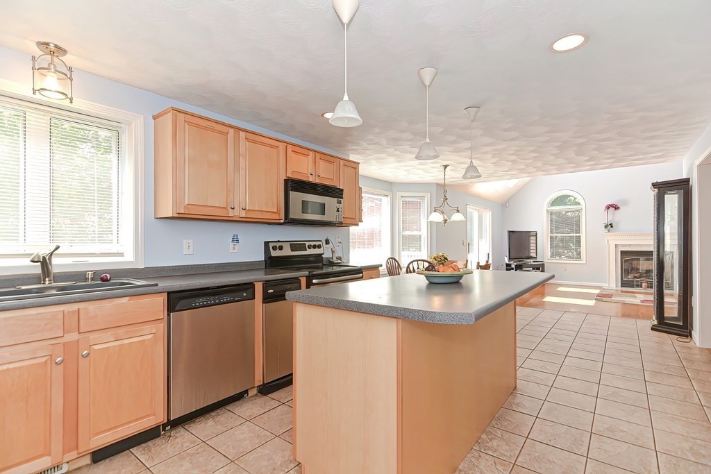 32 Riverhurst Road Billerica, MA 01821 - Photo 15 of 41