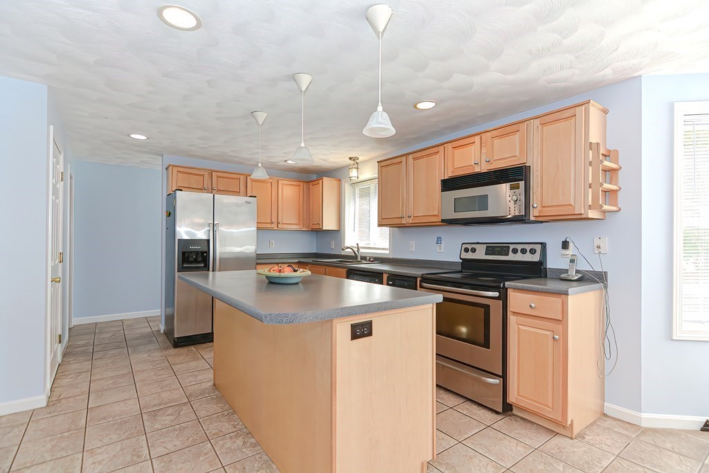 32 Riverhurst Road Billerica, MA 01821 - Photo 16 of 41