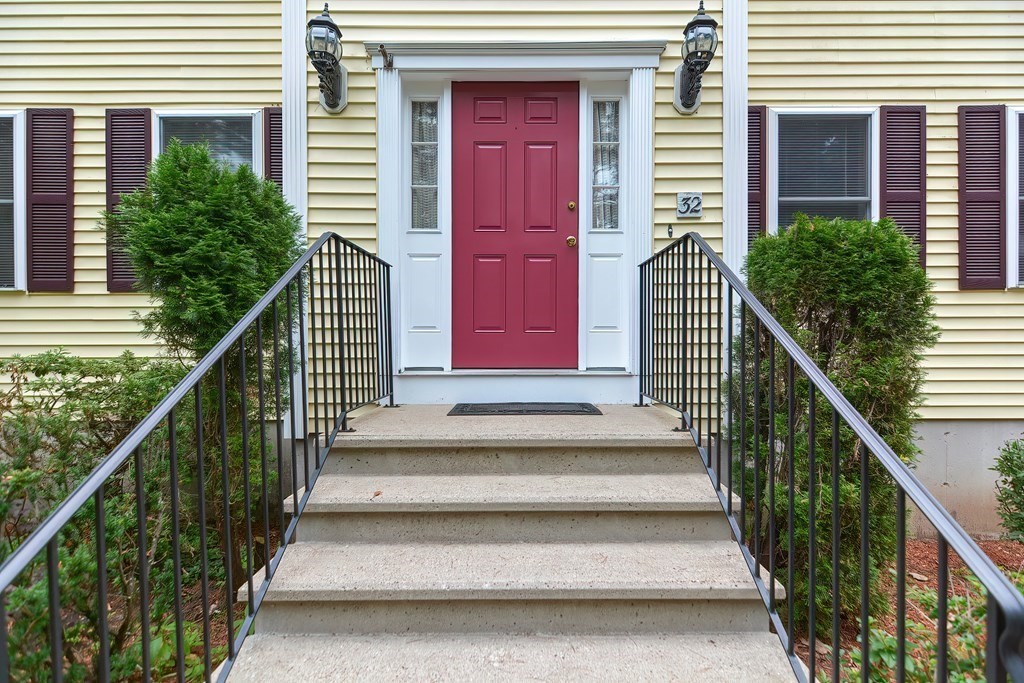 32 Riverhurst Road Billerica, MA 01821 - Photo 3 of 41