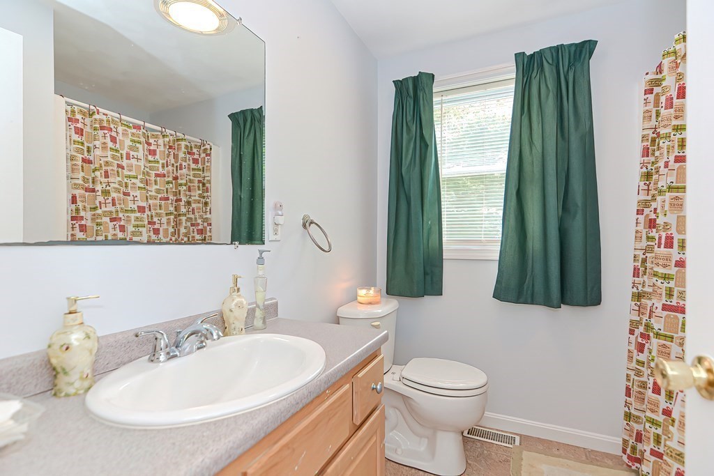 32 Riverhurst Road Billerica, MA 01821 - Photo 9 of 41