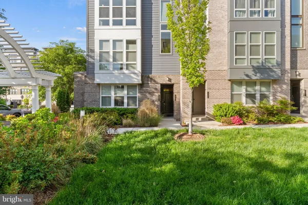 $715,000 | 13385 Launders Street, Unit 75, Herndon, VA 20171